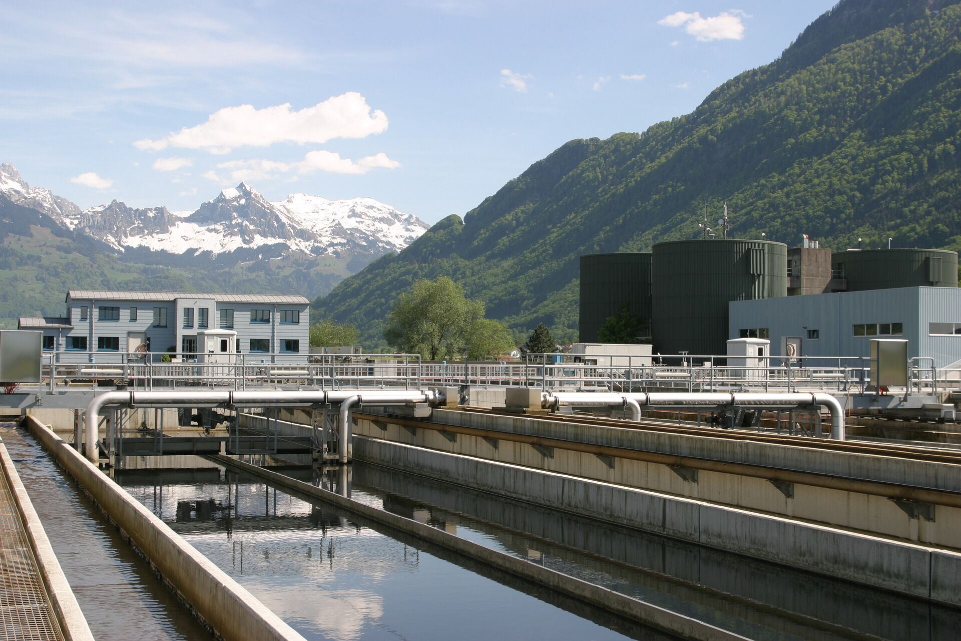 sewage-plant-4337156_1920